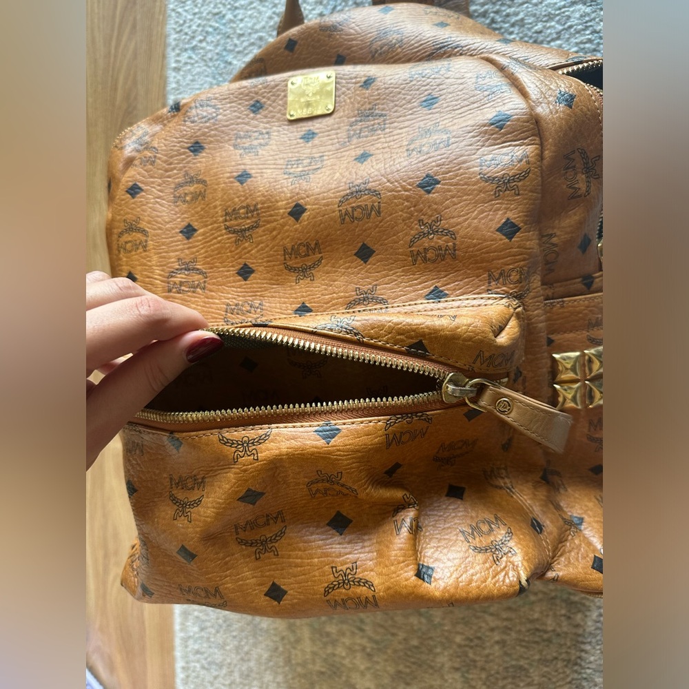 MCM Backpack - Medium Stark with Side Studs - Picture 5 of 7